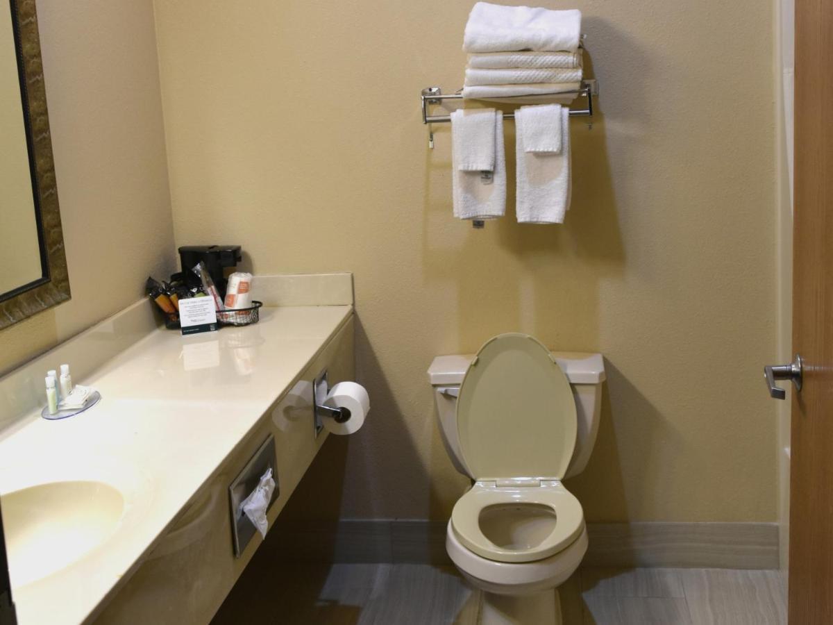 Quality Inn & Suites Brooks Louisville South Dış mekan fotoğraf