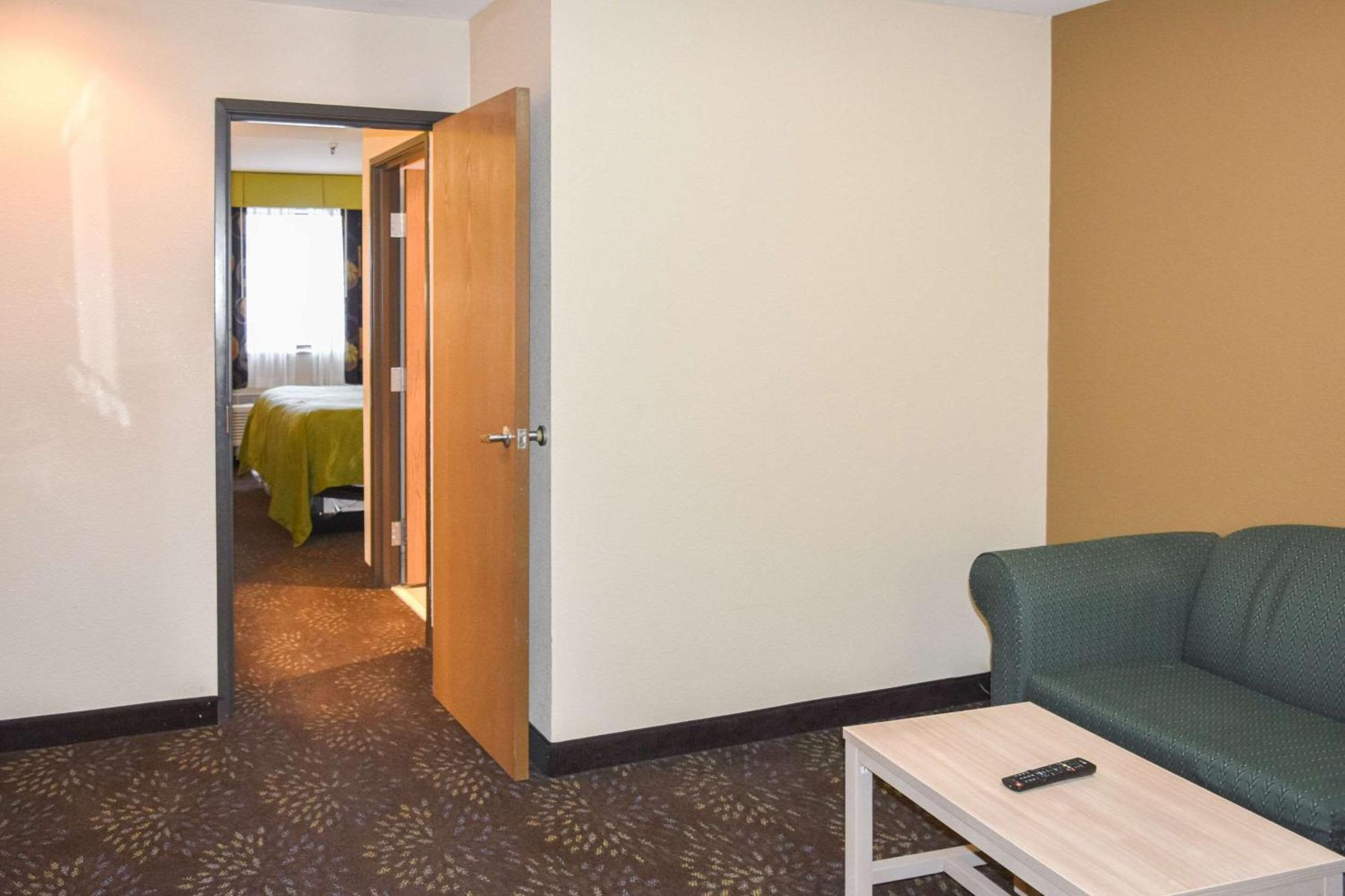 Quality Inn & Suites Brooks Louisville South Dış mekan fotoğraf